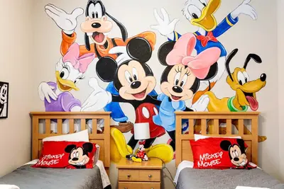 Image de Modern clean home with private pool covered patio, game room and close to Disney