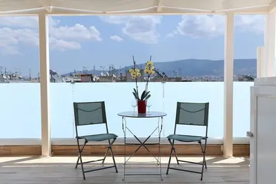 Image de Liv - View and the City Studio in Athens