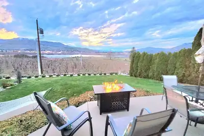 Image de Mtn and River Views!