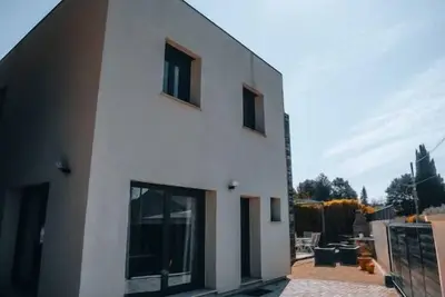 Image de Villa Moderne avec Jacuzzi proche d'Avignon