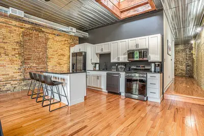 Image de Huge Historic Condo downtown in the Heart of the city