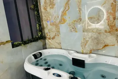 Image de A 25min de l'aéroport! Studio romantique vue mer, accès plage avec Spa Privé
