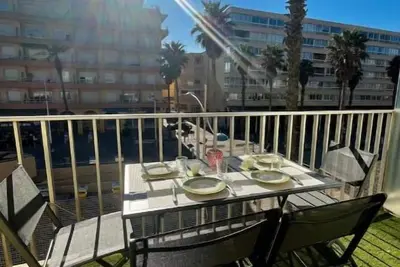 Image de Confortable T2 Canet plage vue mer pied dans l'eau parking avec suplement.