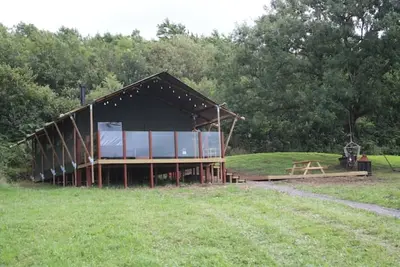 Image de Luxury Safari Lodge set in private field on a farm