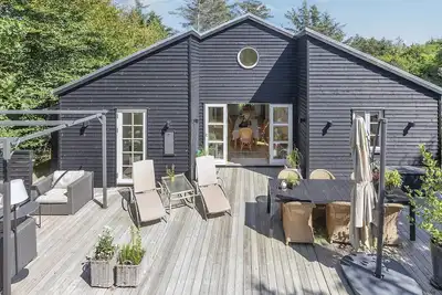 Image de Maison de vacances pour 6 a Blokhus-By Traum
