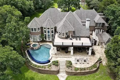 Image de Luxury Haven on Lake Athens | Gourmet Kitchen, Theater, Pool & Waterfront Fun