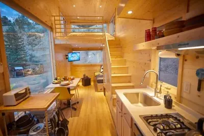 Image de Bougie TinyHome w Mountain Views, HotTub, Just 2 mi. from Black Rock Hot Springs