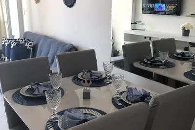 Image de Lindo Apartamento com Vista Panorâmica ao Mar com 2/4 Climatizados na Atalaia