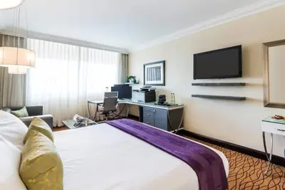 Image de Immerse Yourself in Windhoek Adventure! City View, Rooftop Pool and Free Parking