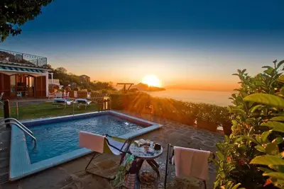 Image de Villa with swimming pool & barbecue, sea view on Capri, Amalfi Coast 20 min away