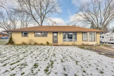 Image de Cozy Wisconsin Escape w/ Deck, Grill & Fire Pit!