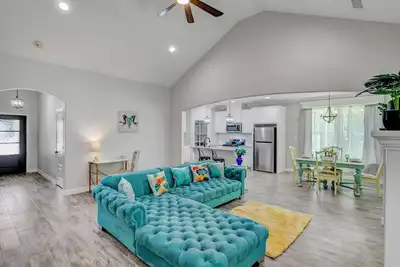 Image de Newly Renovated Luxe West Beaumont w Private Patio