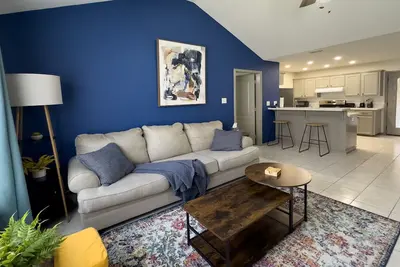 Image de Chic, Quiet 2br 2ba Near Shops & Restos!