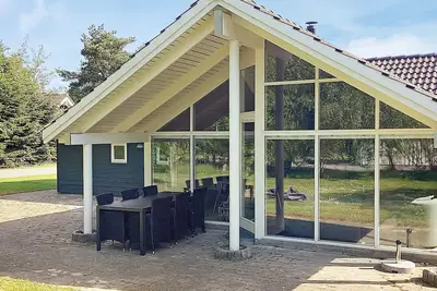 Image de Maison de vacances pour 10 a Væggerløse-By Traum