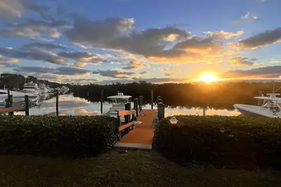 Image de Remodeled Waterfront Villa in Ocean Reef, Newly Remodeled Ocean Reef Villa