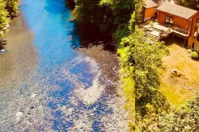 Image de Tubing+Fishing | Waterfront Views @vacationloghome