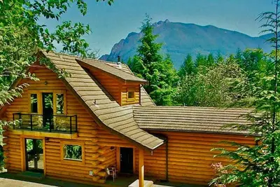 Image de Designer Log Home Estate + River @vacationloghome