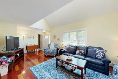 Image de Charming Martha's Vineyard retreat close to beaches & downtown - large yard