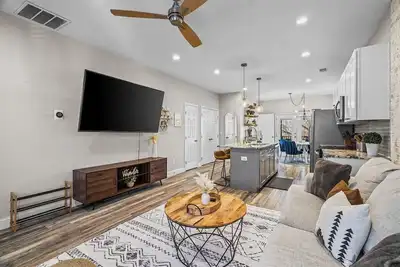 Image de Modern Home with Private Backyard Oasis in the Heart of Atlanta! !