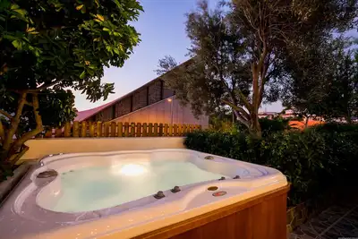 Image de True Canarian 6 Bedrooms Villa With hot tub