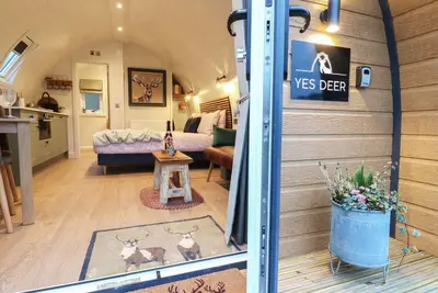 Image de Yes Deer, romantic, with hot tub in Ashbourne