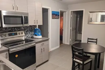 Image de Beautiful New Renovated 1 Bedroom Suite w/laundry\n\n