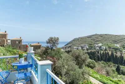 Image de Appartement \"Stenies' Nook Family Home\" avec vue sur la mer, jardin partagé et Wi-Fi