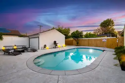 Image de Cozy 3br Oasis w/Pool in NoHo