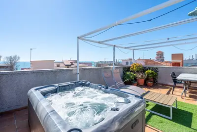 Image de Appartement avec terrasse privée, bain à remous, Wi-Fi et climatisation
