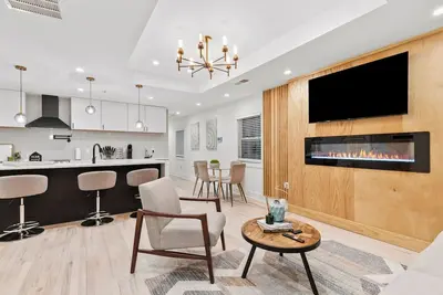 Image de Luxury Living Minutes from Downtown- 4 Bedroom Gem