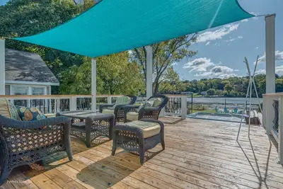 Image de The River House\/Stunning Riverfront\/Scenic Views\/Water Sports\/Steps to Marina