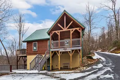 Image de Quaint Log Cabin in Secluded Area