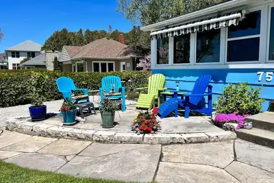 \"The Lake House\" With Spectacular Views! ! ! Steps to Beach! !