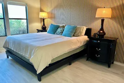 Image de Outdoor Fun & Relaxation: Mini Golf, Pool, Hot tub, Ev charger