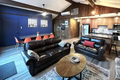 Image de 5 Br Cabin in Lake Harmony, Pa; 12 Beds - sleeps 14