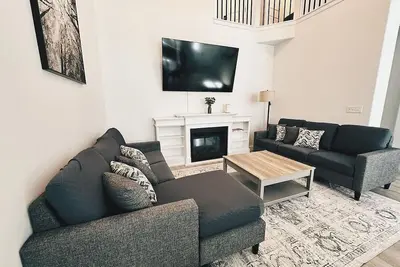 Image de Mountain Ridge Retreat. Less than 1 mile from premier entertainment and shopping