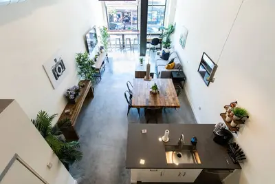 Image de Chic1BR family & pet friendly. Centrally located, Tesla Charging on site.