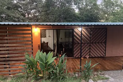 Image de 40' Tasteful container tucked away in the Jungle!