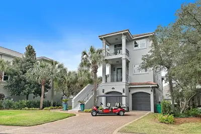 Image de Destiny Private Beach Home, Prime Location, Beach 350 yds, Golf Cart, Pool/HotTub/Tennis/Pickleball