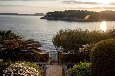 Image de 7 Bedroom Villa Sí with Private Sea Access