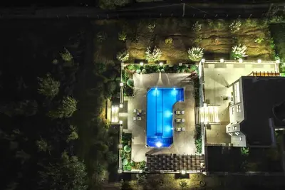 Image de Karyo Villa, - 4 chambres, 3 minutes Ă pied de la plage!
