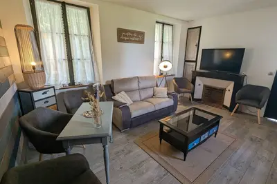 Image de Maison lumineuse avec jardin privé - Idéale pour famille, amis ou séjour pro - Centre historique