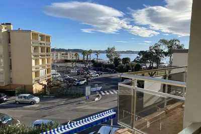 Image de Studio cosy proche Thermes avec coin cuisine et vue sur étang