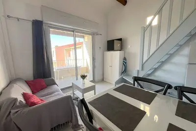 Image de Appartement T3 avec Piscine, Climatisation et Parking à 350m de la Plage - Capacité 4 Personnes