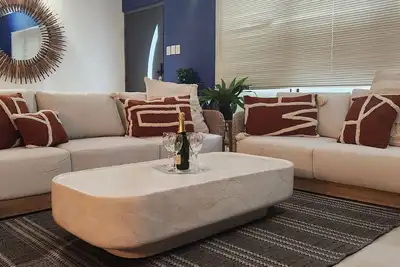 Image de 4 Bdr Gardens Escape Inner City Townhouse with Secure Parking and Spa