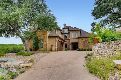 Image de * Luxury 4500 sf home* Pool/Spa * near Lake Austin