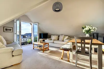 Image de Stunning Sea View Home 2 Minutes Walk to the Beach