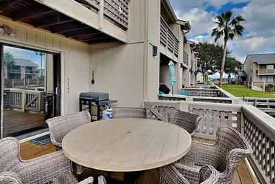 Image de La Vida Buena | Pet Friendly + Access to Pool & Boat Slip!