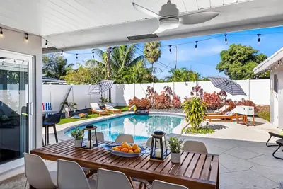 Image de Private Pool Outdoor Dining Tropical Oasis