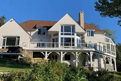 Image de Indulge in Oceanfront Luxury: Primary Suites & Breathtaking Scenery